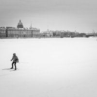 Лыжная прогулка по Неве :: Магомед .