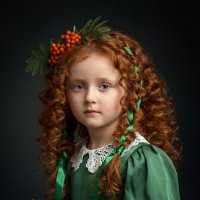 Девочка с рябиной :: Татьяна Звада