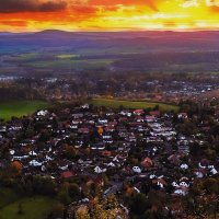 Закат над посёлком :: Valziwa