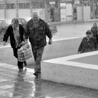 Дождь на Семёновской :: Сергей Золотавин Дождь на Семёновской :: Сергей Золотавин