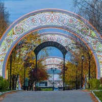 Ухта. Аллея с самыми северными мелкоплодными яблочками и новые световые арки :: Николай Зиновьев