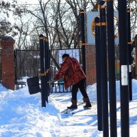 На спортплощадке :: Юрий Гайворонскiий