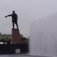 Ленин и фонтан на Московском пр....СПБ... :: vadim 