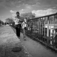 на мосту :: Артём Евтюхов