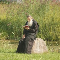Летний вечер в монастыре :: Сергей Кочнев
