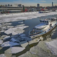 "Московская оттепель. Пробивной "Чижик" в полынье"© :: Владимир Макаров