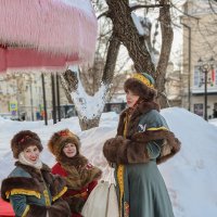 ...Три девицы вечерком... :: Сергей Романов