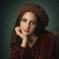 Девушка с книжкой :: Сергей Винтовкин