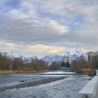 городская набережная р.Терек и гора Столовая ( высота 3000м) :: Олег Стасенко
