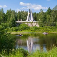 Вечный Огонь в Ухте на высоком берегу реки Ухта :: Николай Зиновьев