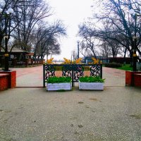 Керчь. Вход в парк Аттракционов весной. :: Пётр Чернега