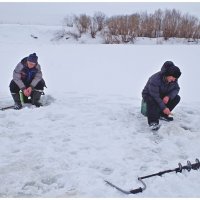 В ожидании поклевки. :: Михаил Курзанцев