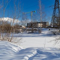 Городская речка под снегом :: Александр Синдерёв