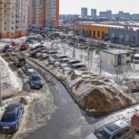 Весенний двор :: Валерий Иванович