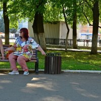 В тени деревьев. :: Михаил Курзанцев