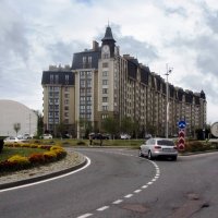 Дом на кольцевой дороге :: Сергей Карачин