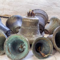 Экспозиция колокола. Преподобенская колокольня :: Сергей Цветков