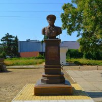 Керчь. Памятник Василию Филипповичу Маргелову. :: Пётр Чернега