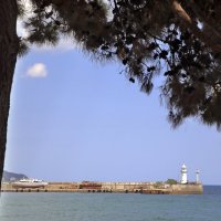Вид на маяк с набережной :: Леонид 