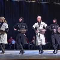 Танец с кинжалами :: Мариша 