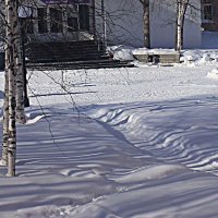 Март.... Школьник с  сотовым по бульвару! :: Владимир 