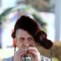 Мастер со свистулькой. :: Александр Кондаков Мастер со свистулькой. :: Александр Кондаков