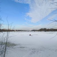 Один из последних рыбаков на льду :: Мария Васильева