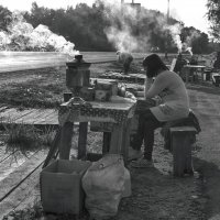 Горячий чай  у трассы :: Владимир Гришин