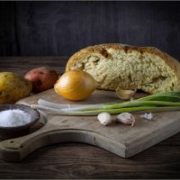 С хлебом и луком.... :: Алексей Мезенцев