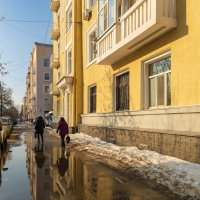 Тёплый мартовский день в городе :: Александр Синдерёв