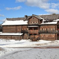 Крестьянский дом – настоящие хоромы! :: Александр Алексеенко
