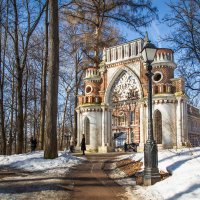 Весенний день в Царицыно :: Nyusha .