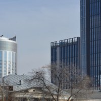 Городские контрасты-1 :: Сергей Сергеев