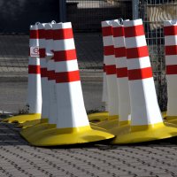 Уличные надолбы :: Сергей Порфирьев