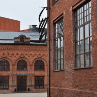 Сразу с улицы попадаем к театру СТИ :: Анатолий Колосов Сразу с улицы попадаем к театру СТИ :: Анатолий Колосов