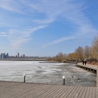 Небо весеннее, вода подо льдом :: Татьяна Машошина