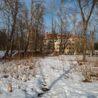 Весна в городе :: Александр Синдерёв