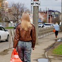 Лёгкой походкой... :: Николай Саржанов