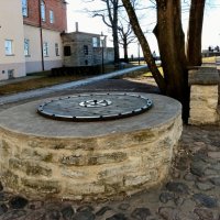Старинный колодец в Епископском саду :: Veera V