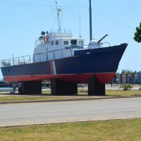 Керчь. Памятник сторожевому катеру СК-1400 «Гриф». :: Пётр Чернега