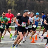 Забег Апрель. Открыли беговой сезон. :: Наталья Вязигина Забег Апрель. Открыли беговой сезон. :: Наталья Вязигина