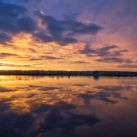 Апрельский,закатный вечер на реке Волге. :: Виктор Евстратов