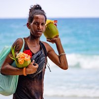 Люди Сейшел. Продавец кокосов. :: Алексей Окунеев
