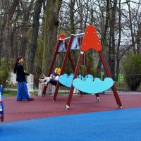 На качелях :: Юрий Гайворонскiий На качелях :: Юрий Гайворонскiий