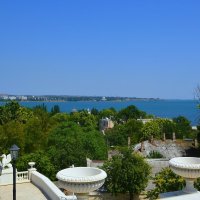 Керчь. Сквер Митридата Евпатора у подножья горы Митридат. :: Пётр Чернега