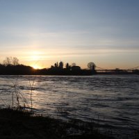 Рассвет над островком :: Максим Егоров