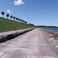 Петергоф. Набережная Финского залива :: Сергей Сомихин