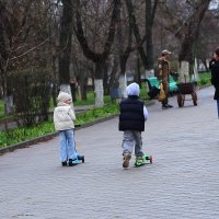 На самокатах :: Юрий Гайворонскiий