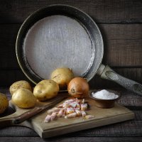 Не пожарить ли картошечки... :: Алексей Мезенцев