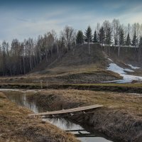 "У шаткого мостика через речку. Апрель"© :: Владимир Макаров